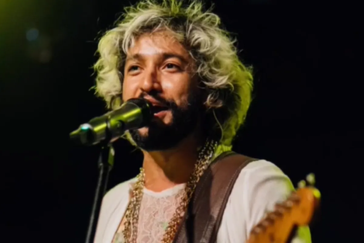 [ALT_TODO: Leandro Léo cantando - foto 2 de 4 - seção Canto]